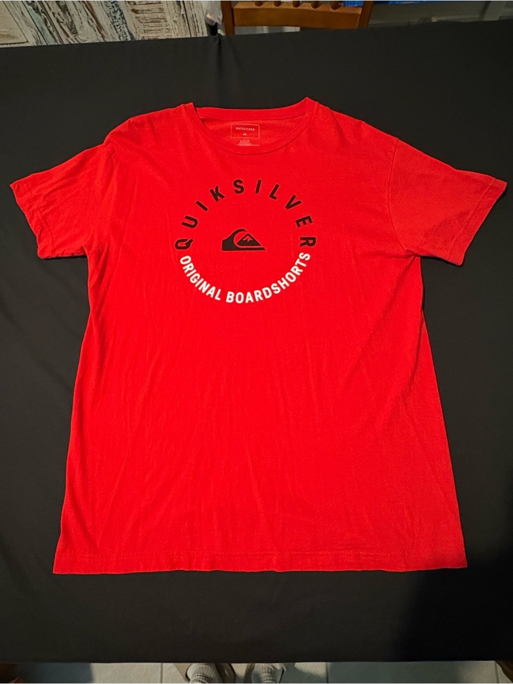 Quiksilver Red Short-Sleeve Logo Tee size Large Never Worn